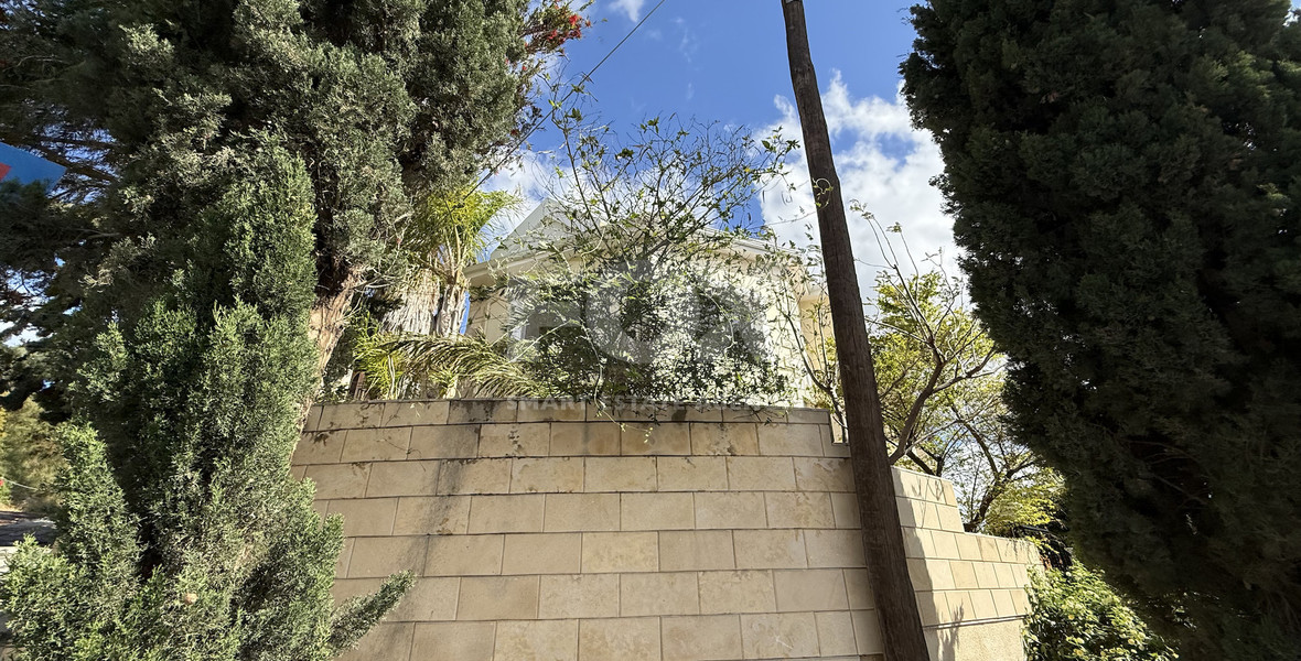 RENT:Deatched 4 bedroom unfurnished house with small garden in Agia Fyla with panoramic sea views,