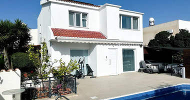 🌴 Elegant Four Bedroom Sea View Villa for Rent in Lower Peyia