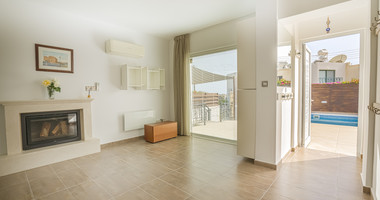 🌴 Elegant Four Bedroom Sea View Villa for Rent in Lower Peyia