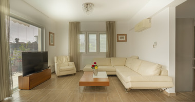 🌴 Elegant Four Bedroom Sea View Villa for Rent in Lower Peyia