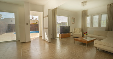 🌴 Elegant Four Bedroom Sea View Villa for Rent in Lower Peyia