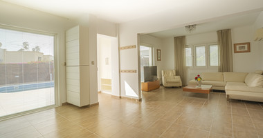 🌴 Elegant Four Bedroom Sea View Villa for Rent in Lower Peyia