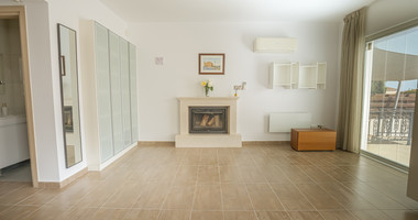 🌴 Elegant Four Bedroom Sea View Villa for Rent in Lower Peyia