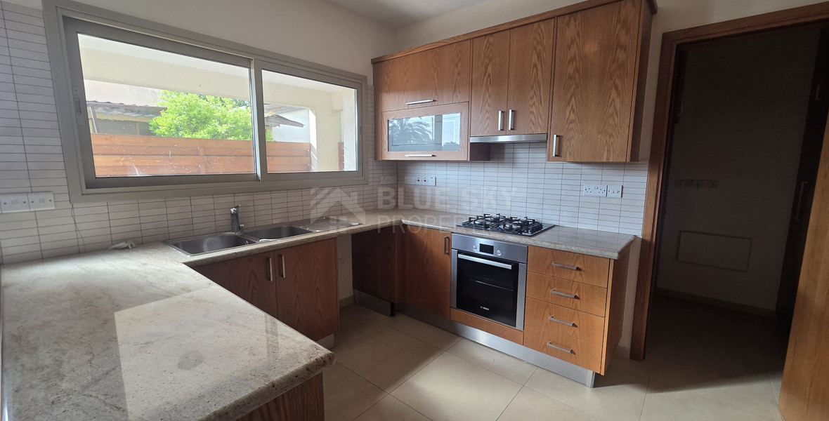 Spacious Eight-Bedroom House for Rent – Residential or Commercial Use – Agia Filaxi, Limassol