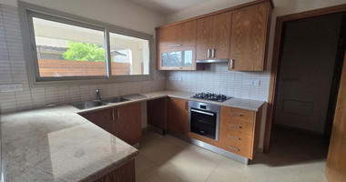 Spacious Eight-Bedroom House for Rent – Residential or Commercial Use – Agia Filaxi, Limassol