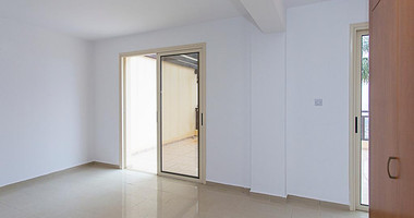 Studio Apartment with Sea Views in Pegeia – Spacious Veranda & Pool Access for sale