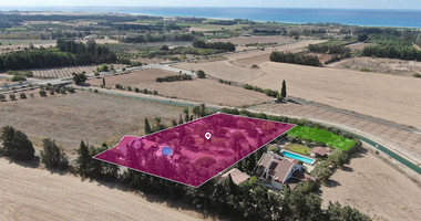 Three Bedroom Detached House plus with Pool and Large Plot for Sale in Koloni ,  Geroskipou , in Paphos