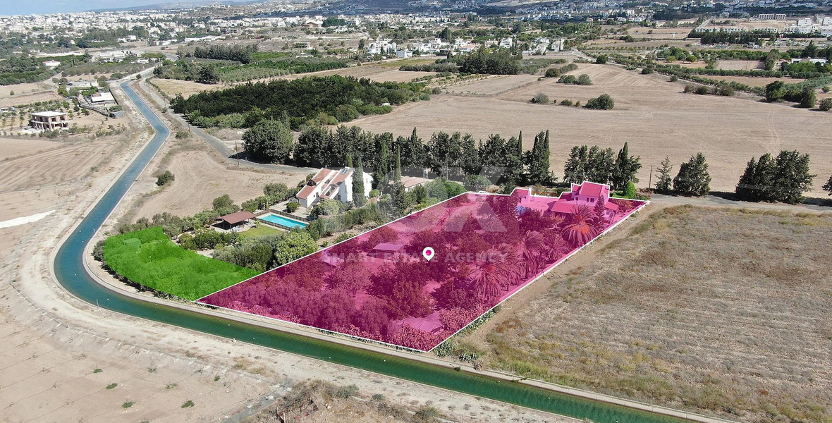 Three Bedroom Detached House plus with Pool and Large Plot for Sale in Koloni ,  Geroskipou , in Paphos