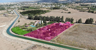 Three Bedroom Detached House plus with Pool and Large Plot for Sale in Koloni ,  Geroskipou , in Paphos