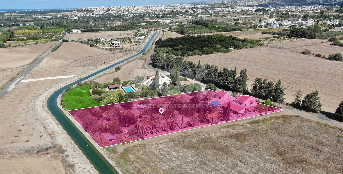 Three Bedroom Detached House plus with Pool and Large Plot for Sale in Koloni ,  Geroskipou , in Paphos