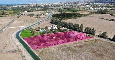 Three Bedroom Detached House plus with Pool and Large Plot for Sale in Koloni ,  Geroskipou , in Paphos