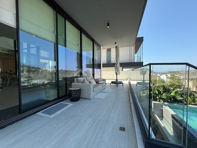 SALE: RESALE 6 BEDROOM VILLA IN AGIOS TYCHONAS NO VAT