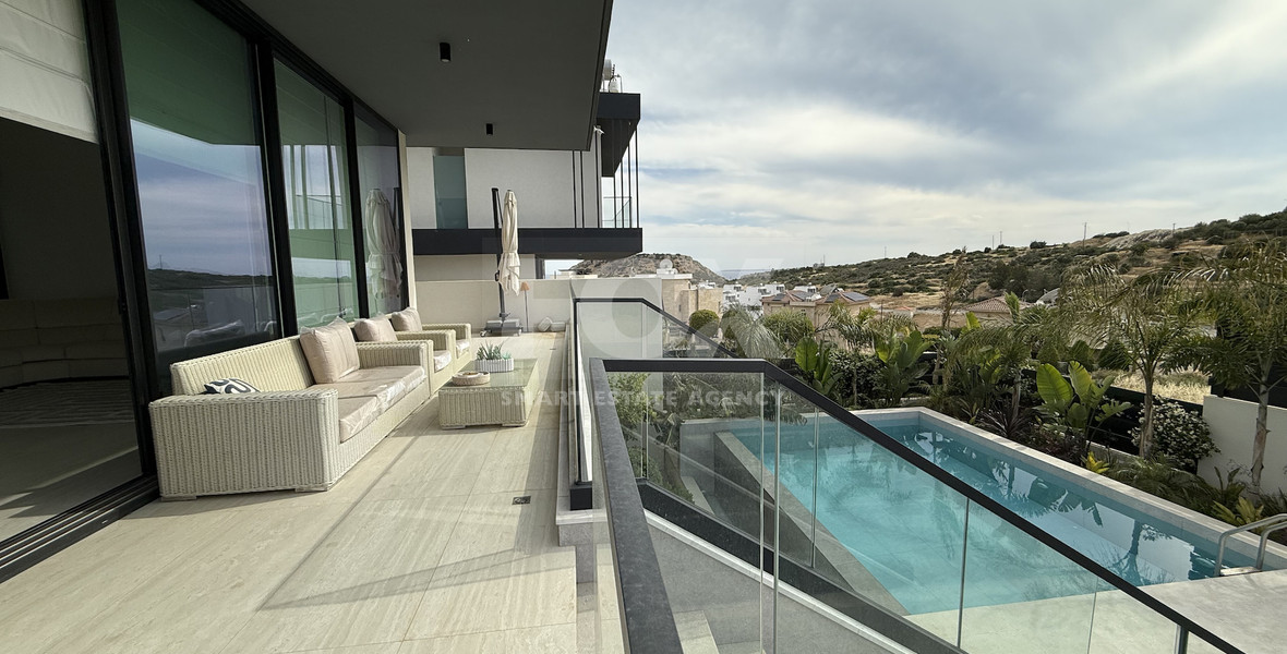 SALE: RESALE 6 BEDROOM VILLA IN AGIOS TYCHONAS NO VAT