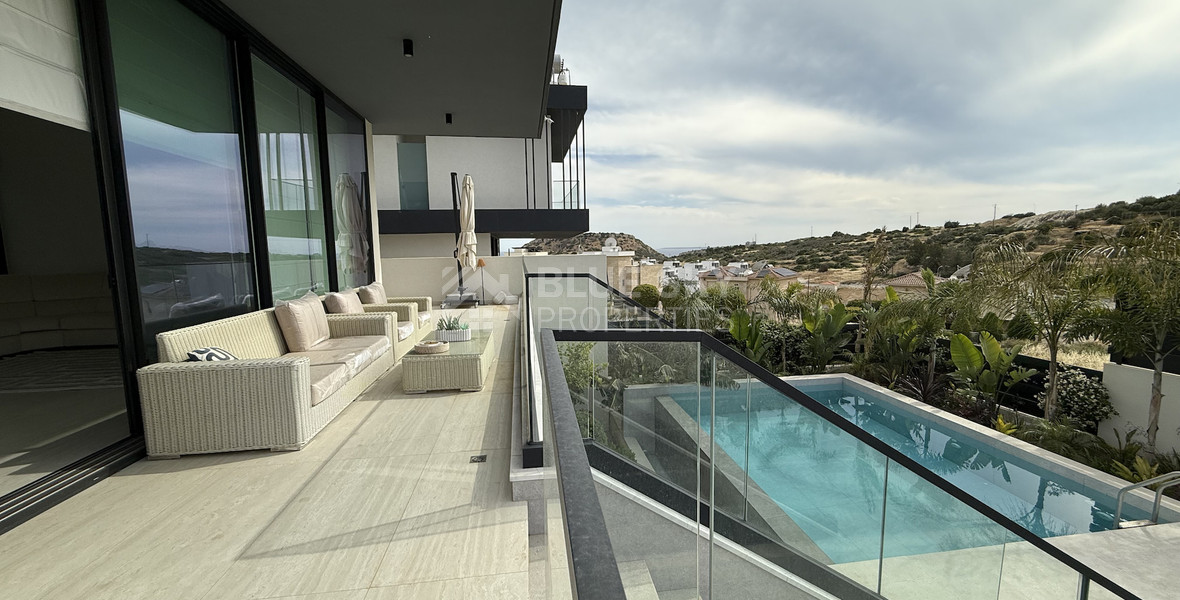 SALE: RESALE 6 BEDROOM VILLA IN AGIOS TYCHONAS NO VAT