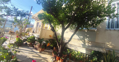 Spacious 4-Bedroom Two-Level House with Garden in Agios Ioannis