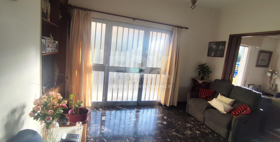 Spacious 4-Bedroom Two-Level House with Garden in Agios Ioannis
