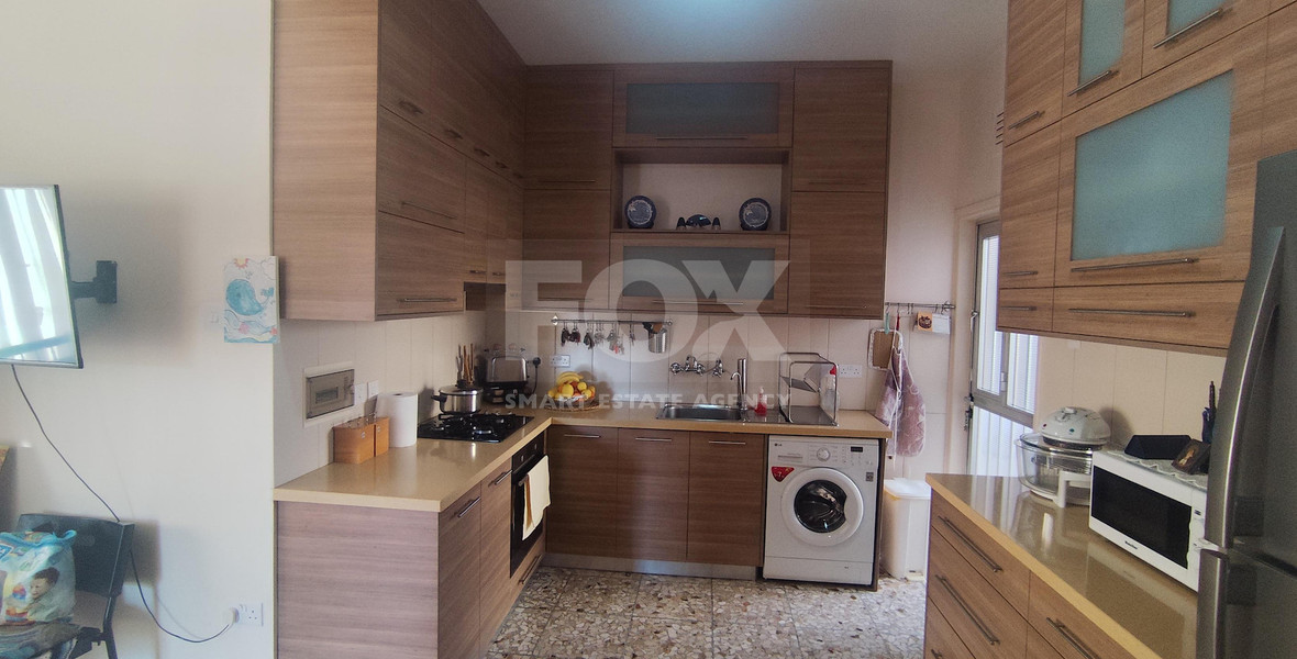 Spacious 4-Bedroom Two-Level House with Garden in Agios Ioannis