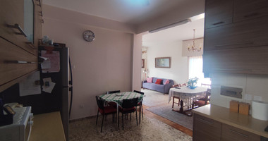Spacious 4-Bedroom Two-Level House with Garden in Agios Ioannis