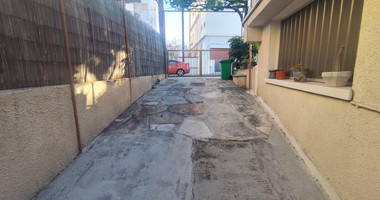 Spacious 4-Bedroom Two-Level House with Garden in Agios Ioannis