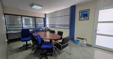 Commercial Office Unit with High Exposure Just Steps from the Sea