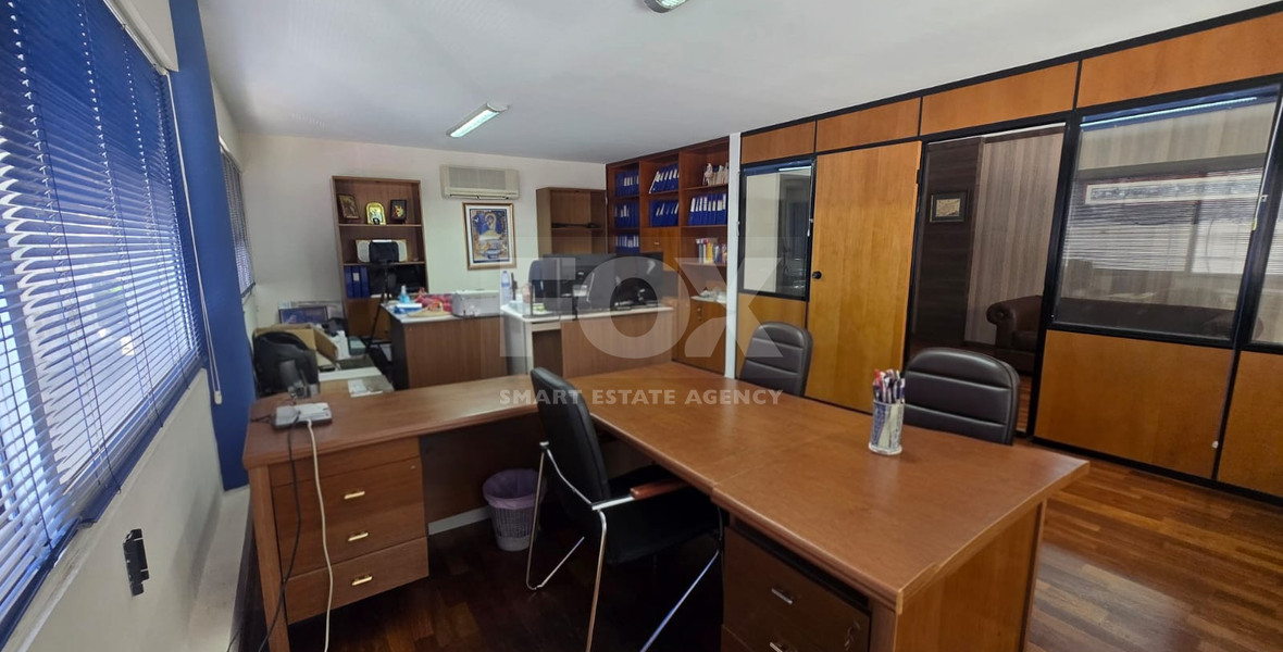 Commercial Office Unit with High Exposure Just Steps from the Sea