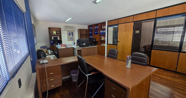 Commercial Office Unit with High Exposure Just Steps from the Sea