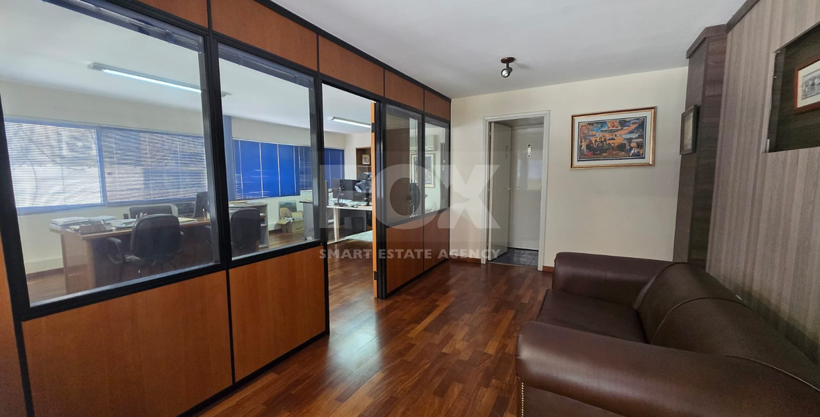 Commercial Office Unit with High Exposure Just Steps from the Sea
