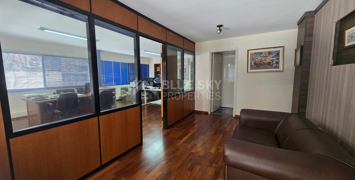 Commercial Office Unit with High Exposure Just Steps from the Sea