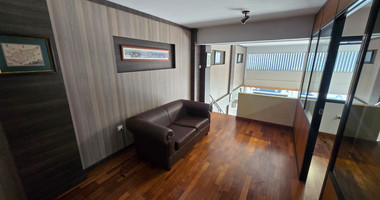 Commercial Office Unit with High Exposure Just Steps from the Sea