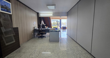 Commercial Office Unit with High Exposure Just Steps from the Sea