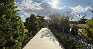 SALE: RESALE VILLA IN SOUNI WITH MATURE LANDSCAPED GARDENS FOR FULL PRIVACY AND SEA VIEWS-EXTERNAL MAIDS QUARTER.