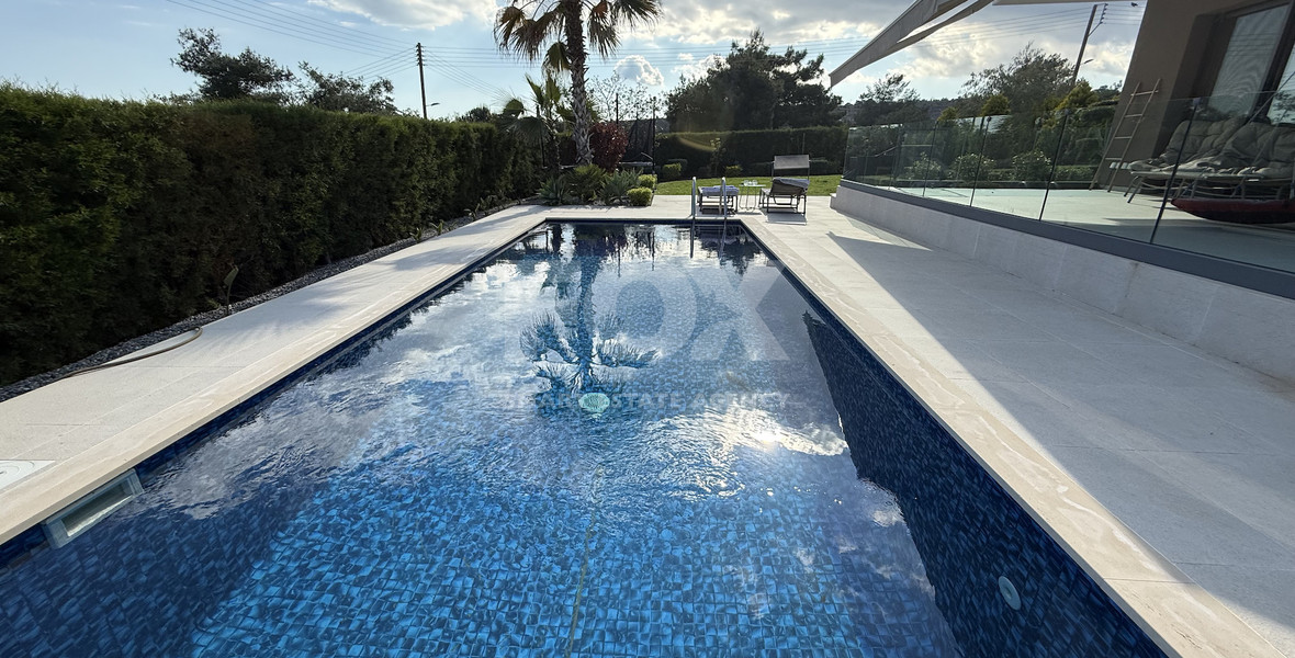 SALE: RESALE VILLA IN SOUNI WITH MATURE LANDSCAPED GARDENS FOR FULL PRIVACY AND SEA VIEWS-EXTERNAL MAIDS QUARTER.