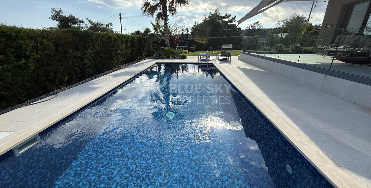 SALE: RESALE VILLA IN SOUNI WITH MATURE LANDSCAPED GARDENS FOR FULL PRIVACY AND SEA VIEWS-EXTERNAL MAIDS QUARTER.