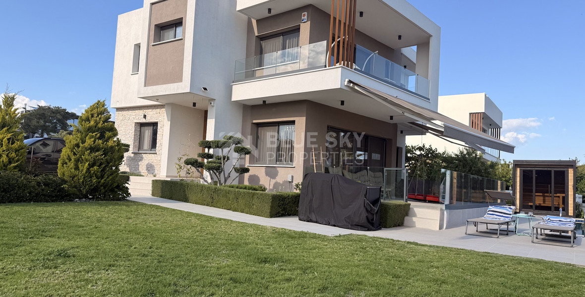 SALE: RESALE VILLA IN SOUNI WITH MATURE LANDSCAPED GARDENS FOR FULL PRIVACY AND SEA VIEWS-EXTERNAL MAIDS QUARTER.