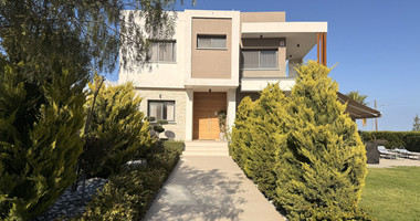 SALE: RESALE VILLA IN SOUNI WITH MATURE LANDSCAPED GARDENS FOR FULL PRIVACY AND SEA VIEWS-EXTERNAL MAIDS QUARTER.