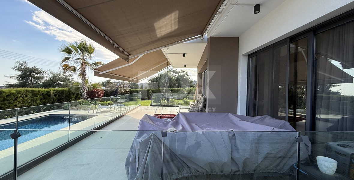 SALE: RESALE VILLA IN SOUNI WITH MATURE LANDSCAPED GARDENS FOR FULL PRIVACY AND SEA VIEWS-EXTERNAL MAIDS QUARTER.
