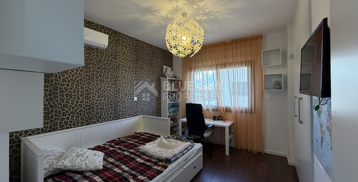SALE: RESALE VILLA IN SOUNI WITH MATURE LANDSCAPED GARDENS FOR FULL PRIVACY AND SEA VIEWS-EXTERNAL MAIDS QUARTER.