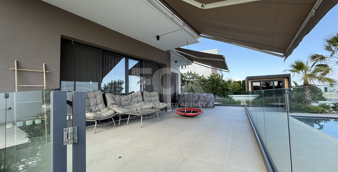 SALE: RESALE VILLA IN SOUNI WITH MATURE LANDSCAPED GARDENS FOR FULL PRIVACY AND SEA VIEWS-EXTERNAL MAIDS QUARTER.