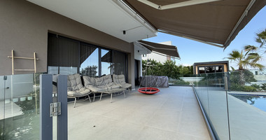 SALE: RESALE VILLA IN SOUNI WITH MATURE LANDSCAPED GARDENS FOR FULL PRIVACY AND SEA VIEWS-EXTERNAL MAIDS QUARTER.