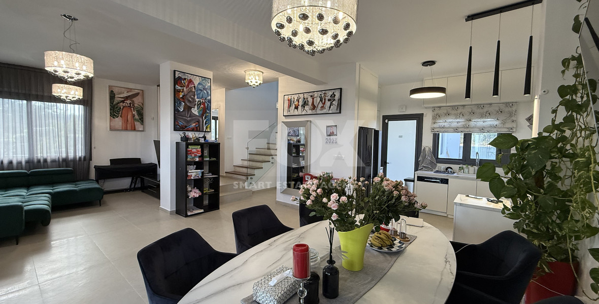 SALE: RESALE VILLA IN SOUNI WITH MATURE LANDSCAPED GARDENS FOR FULL PRIVACY AND SEA VIEWS-EXTERNAL MAIDS QUARTER.