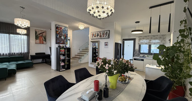 SALE: RESALE VILLA IN SOUNI WITH MATURE LANDSCAPED GARDENS FOR FULL PRIVACY AND SEA VIEWS-EXTERNAL MAIDS QUARTER.