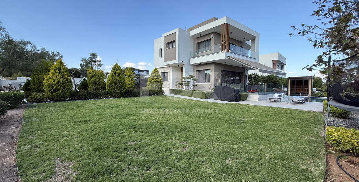 SALE: RESALE VILLA IN SOUNI WITH MATURE LANDSCAPED GARDENS FOR FULL PRIVACY AND SEA VIEWS-EXTERNAL MAIDS QUARTER.