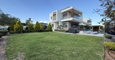 SALE: RESALE VILLA IN SOUNI WITH MATURE LANDSCAPED GARDENS FOR FULL PRIVACY AND SEA VIEWS-EXTERNAL MAIDS QUARTER.