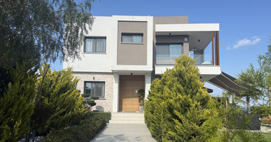 SALE: RESALE VILLA IN SOUNI WITH MATURE LANDSCAPED GARDENS FOR FULL PRIVACY AND SEA VIEWS-EXTERNAL MAIDS QUARTER.