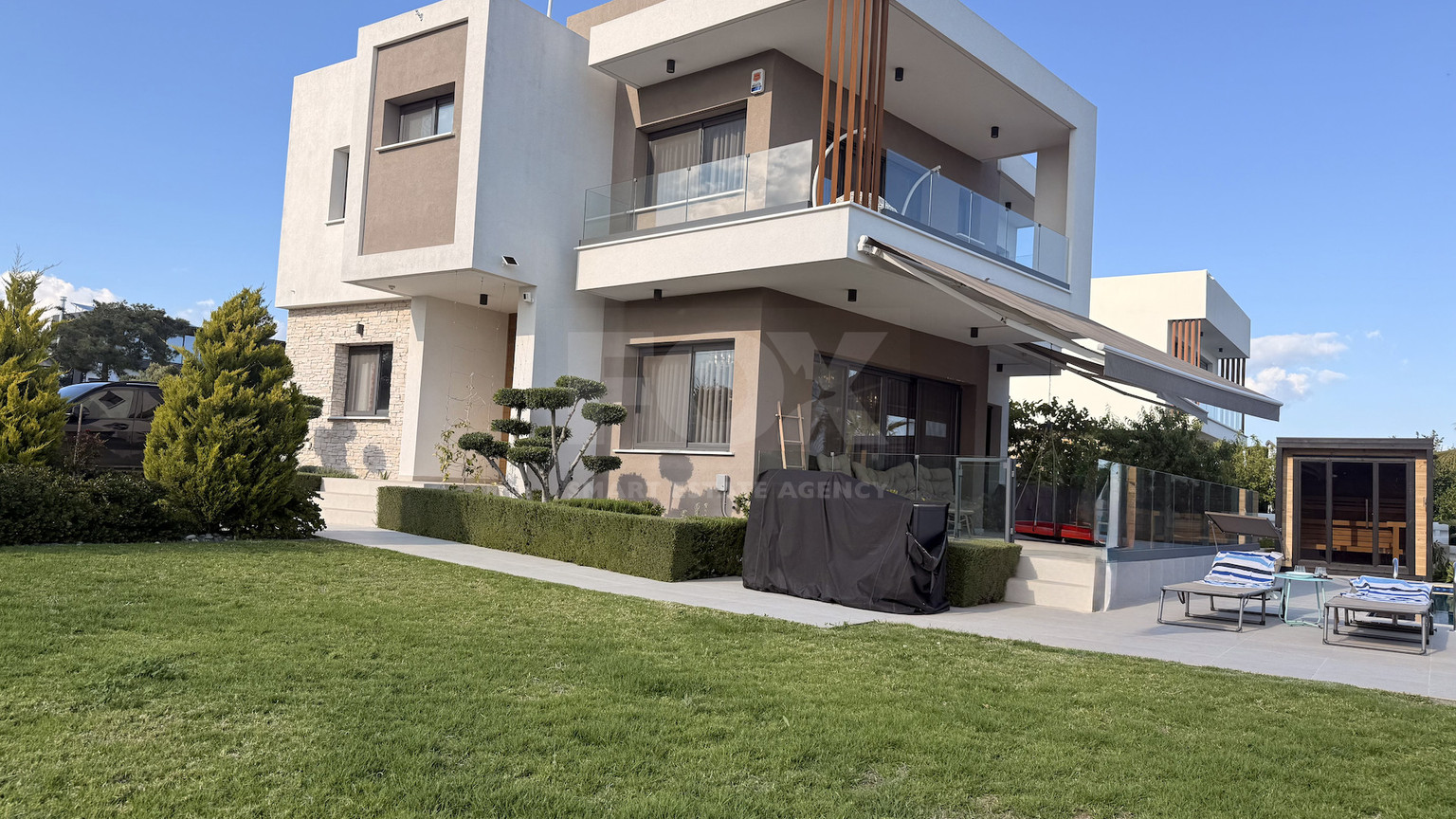SALE: RESALE VILLA IN SOUNI WITH MATURE LANDSCAPED GARDENS FOR FULL PRIVACY AND SEA VIEWS-EXTERNAL MAIDS QUARTER.