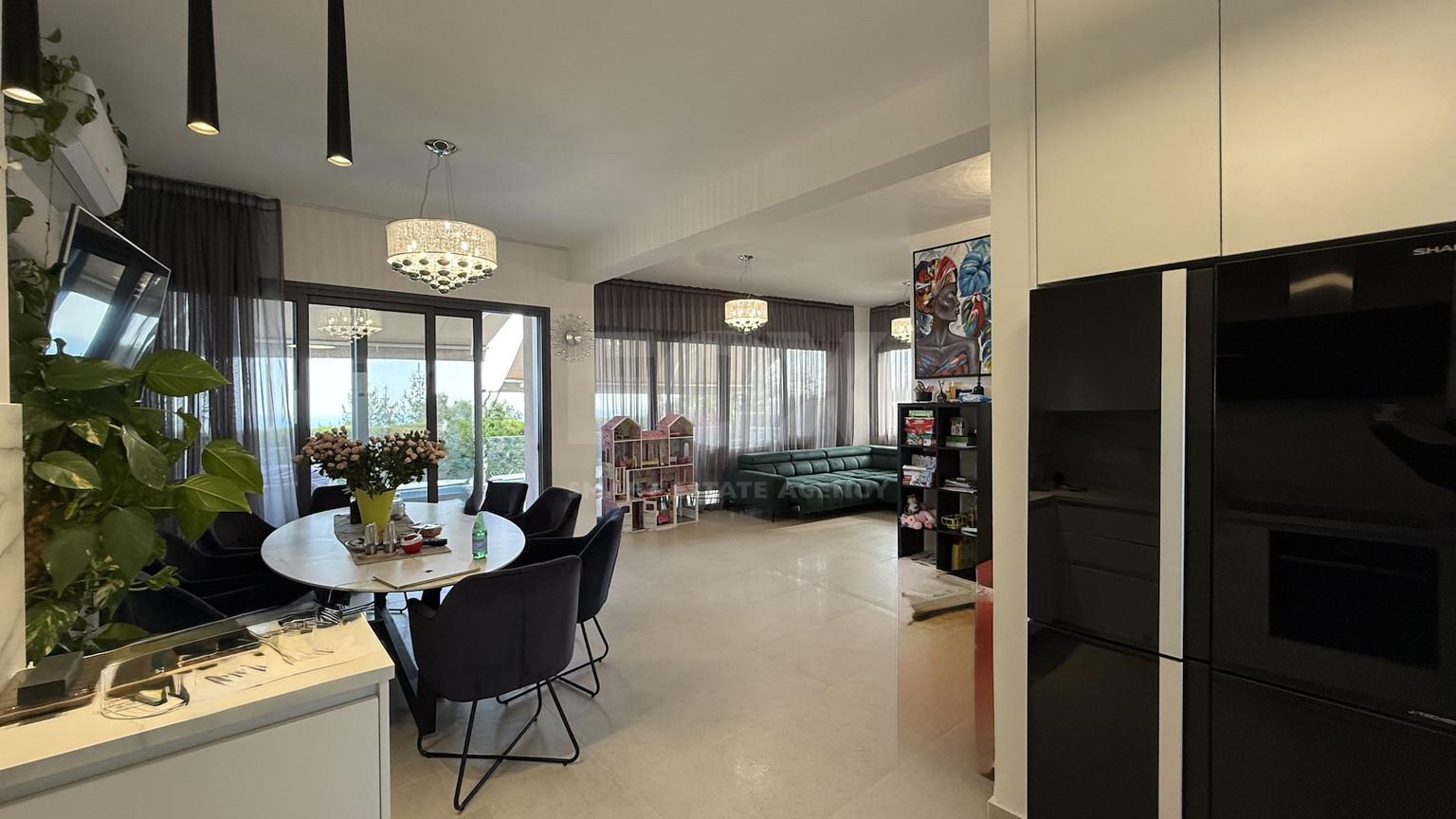 SALE: RESALE VILLA IN SOUNI WITH MATURE LANDSCAPED GARDENS FOR FULL PRIVACY AND SEA VIEWS-EXTERNAL MAIDS QUARTER.