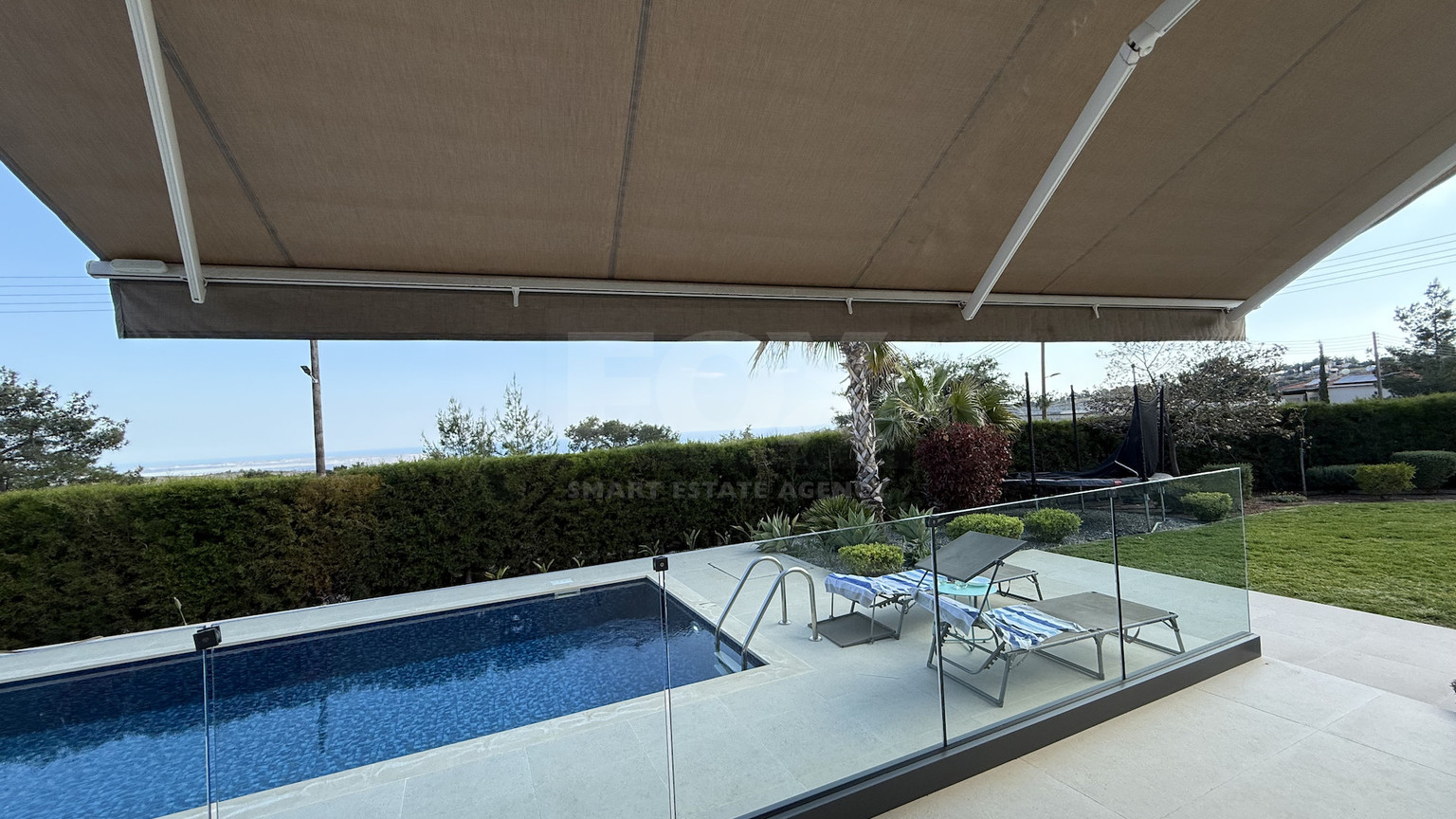SALE: RESALE VILLA IN SOUNI WITH MATURE LANDSCAPED GARDENS FOR FULL PRIVACY AND SEA VIEWS-EXTERNAL MAIDS QUARTER.
