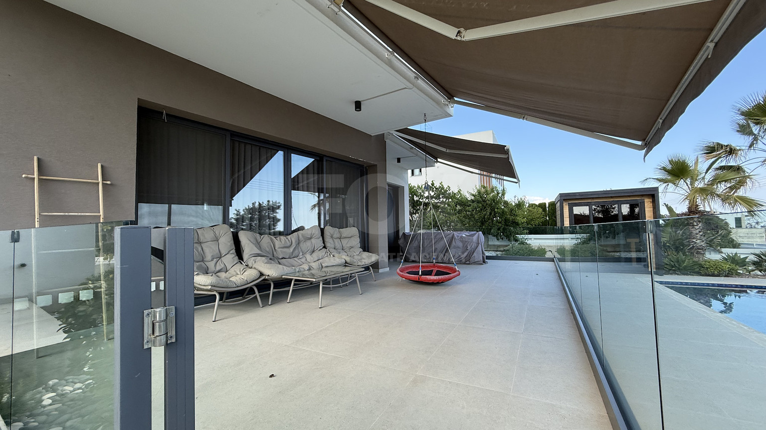 SALE: RESALE VILLA IN SOUNI WITH MATURE LANDSCAPED GARDENS FOR FULL PRIVACY AND SEA VIEWS-EXTERNAL MAIDS QUARTER.
