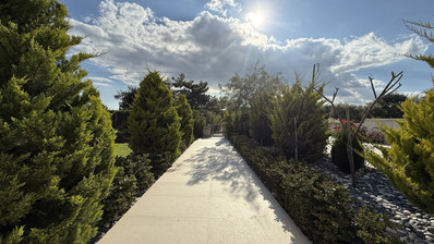 SALE: RESALE VILLA IN SOUNI WITH MATURE LANDSCAPED GARDENS FOR FULL PRIVACY AND SEA VIEWS-EXTERNAL MAIDS QUARTER.