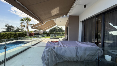 SALE: RESALE VILLA IN SOUNI WITH MATURE LANDSCAPED GARDENS FOR FULL PRIVACY AND SEA VIEWS-EXTERNAL MAIDS QUARTER.